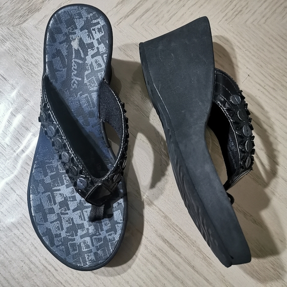 Clarks Wedge Flip Flops - Picture 3 of 13